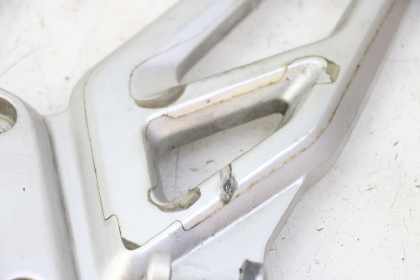 photo de FUSSRASTEN HALTEPLATTEN VORN LINKS BMW G310 R 310 (2016 - 2020) - Technische Nahaufnahme