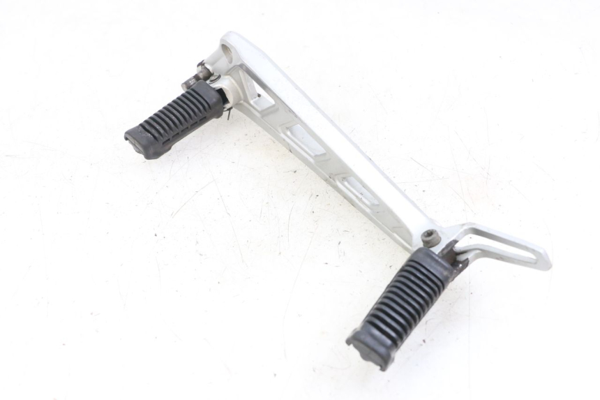 photo de FUSSRASTEN HALTEPLATTEN VORN LINKS HYOSUNG GF 125 (2001 - 2005) - Details der Befestigungspunkte