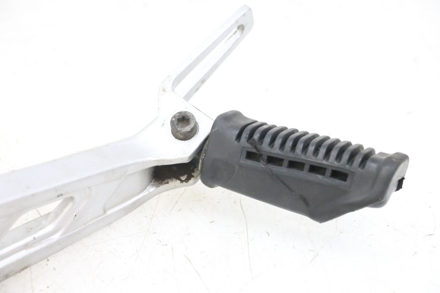 photo de FUSSRASTEN HALTEPLATTEN VORN LINKS HYOSUNG GF 125 (2001 - 2005) - Kennzeichnungen und Originalreferenzen