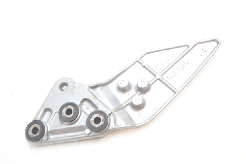 photo de FUSSRASTEN HALTEPLATTEN VORN LINKS SUZUKI GSF N BANDIT 1200 (2001 - 2005) - Technische Nahaufnahme