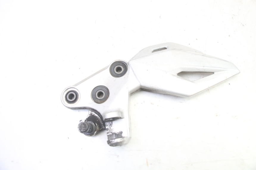 photo de FUSSRASTEN HALTEPLATTEN VORN LINKS SUZUKI GSR 750 (2011 - 2017) - Hauptansicht