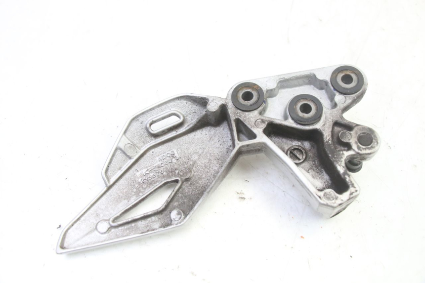 photo de FUSSRASTEN HALTEPLATTEN VORN LINKS SUZUKI GSR 750 (2011 - 2017) - Technische Nahaufnahme