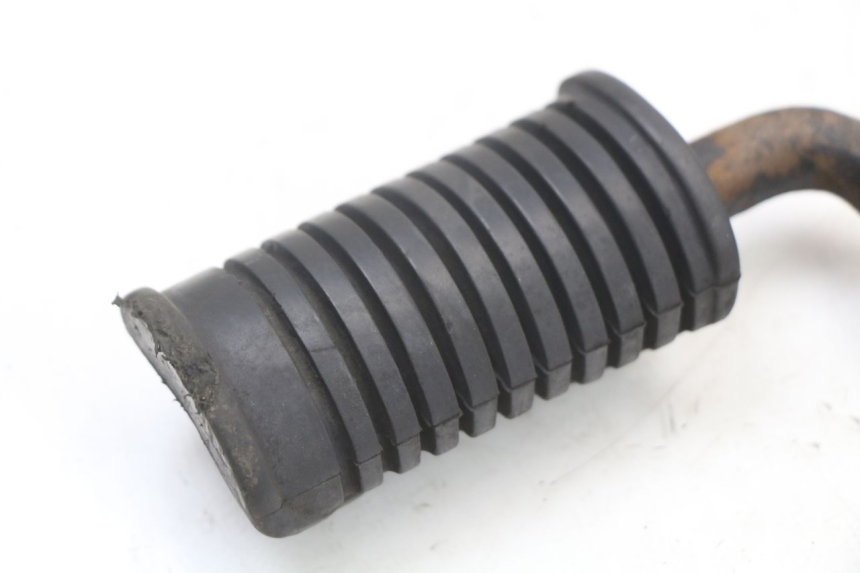 photo de FUSSRASTEN HALTEPLATTEN VORN LINKS SUZUKI GSX E 250 (1982 - 1983) - Zoom auf Gebrauchszustand