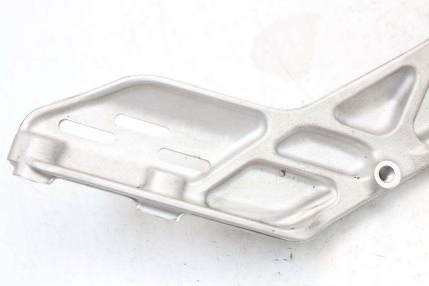 photo de FUSSRASTEN HALTEPLATTEN VORN LINKS HUSQVARNA SVARTPILEN 401 (2018 - 2023) - Details der Befestigungspunkte