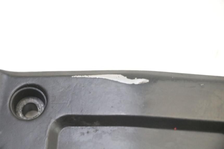 photo de FUSSRASTEN HALTEPLATTEN VORN LINKS BMW K 75 RT 750 (1989 - 1997) - Zoom auf Gebrauchszustand