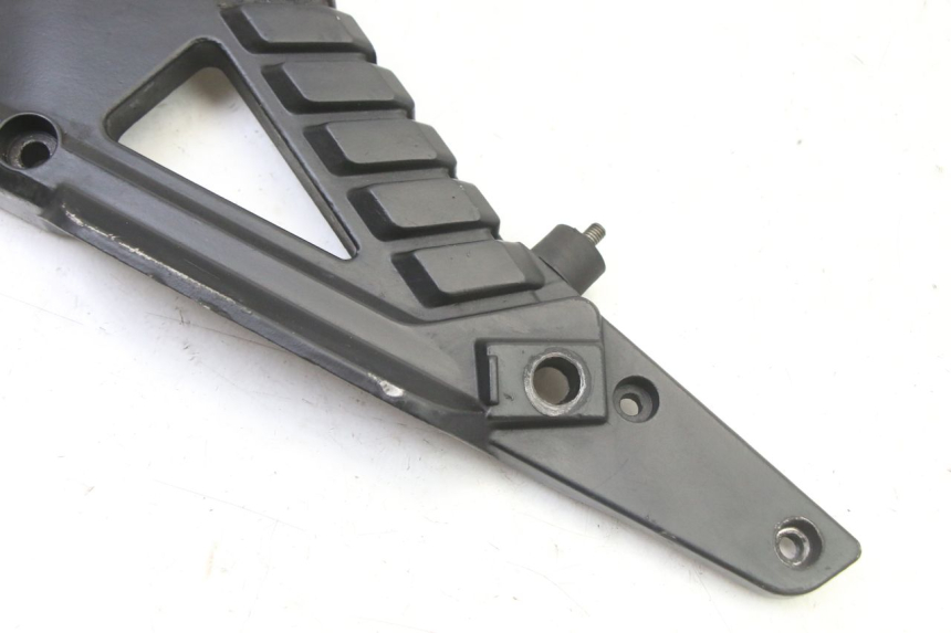 photo de FUSSRASTEN HALTEPLATTEN VORN LINKS BMW K 75 RT 750 (1989 - 1997) - Alternative Perspektive