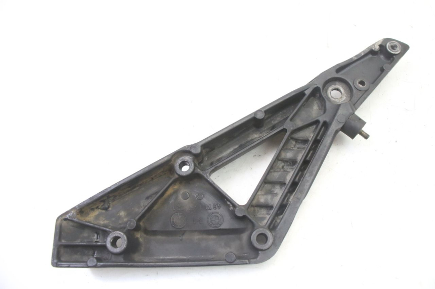 photo de FUSSRASTEN HALTEPLATTEN VORN LINKS BMW K 75 RT 750 (1989 - 1997) - Details der Befestigungspunkte