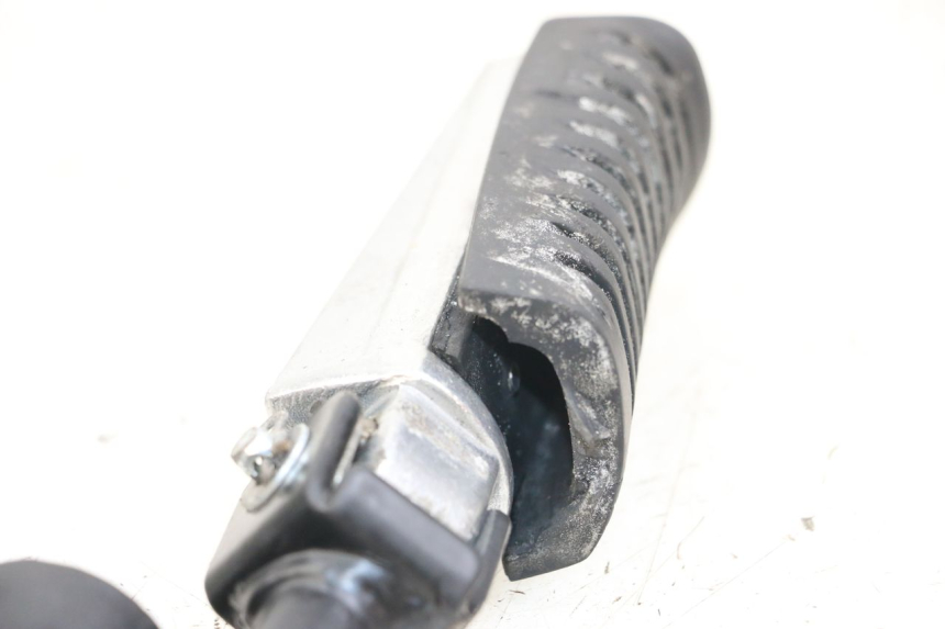 photo de FUSSRASTEN HALTEPLATTEN VORN LINKS KYMCO K-PW K-PIPE 50 (2012 - 2017) - Zoom auf Gebrauchszustand