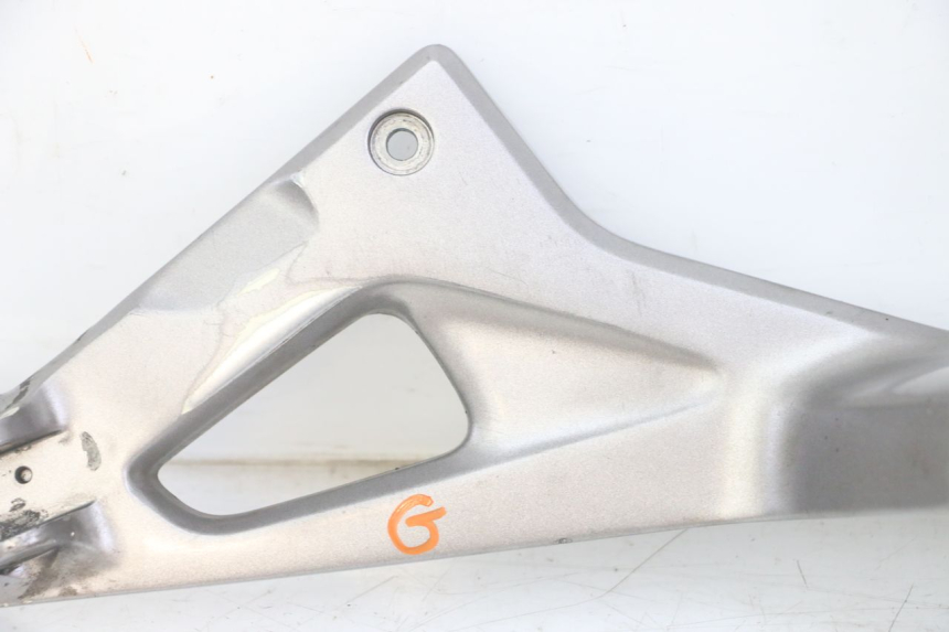 photo de FUSSRASTEN HALTEPLATTEN VORN LINKS HONDA NTV DEAUVILLE ABS 700 (2007 - 2016) - Charakteristische Merkmale