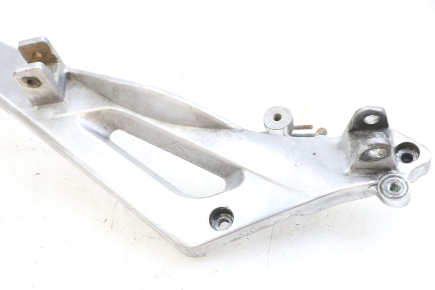 photo de LINKE VORDERE FUßRASTENHALTERUNG HONDA NTV DEAUVILLE 650 (1998 - 2001) - Technische Nahaufnahme