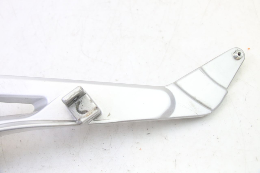 photo de FUSSRASTEN HALTEPLATTEN VORN LINKS HONDA NTV DEAUVILLE 650 (2001 - 2006) - Zoom auf Gebrauchszustand