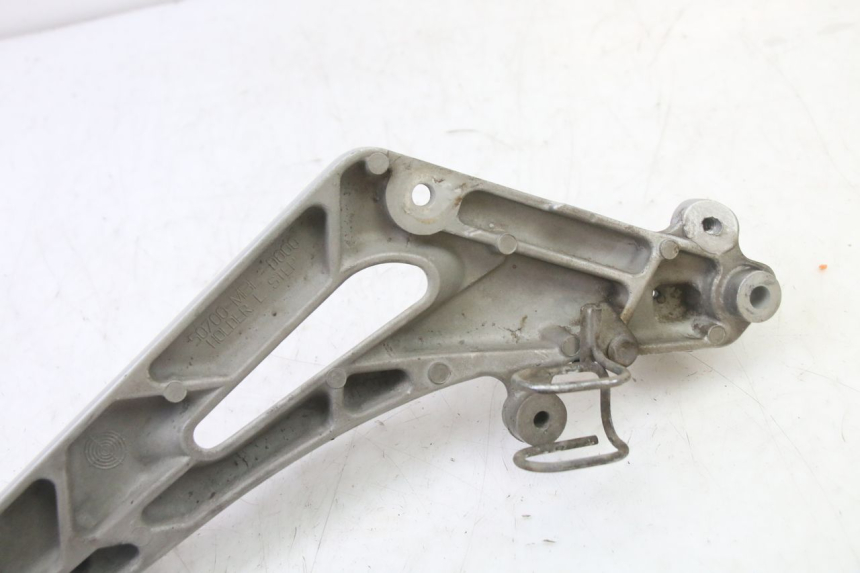 photo de FUSSRASTEN HALTEPLATTEN VORN LINKS HONDA NTV DEAUVILLE 650 (2001 - 2006) - Details der Befestigungspunkte