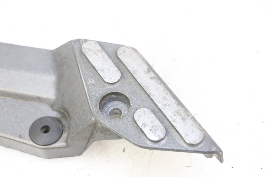 photo de FUSSRASTEN HALTEPLATTEN VORN LINKS TRIUMPH SPRINT 900 (1995 - 1998) - Technische Nahaufnahme