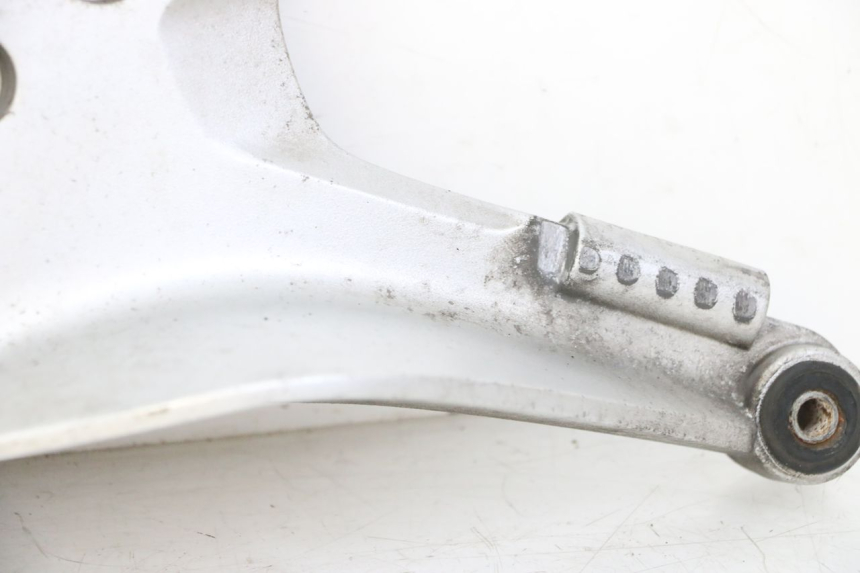 photo de FUSSRASTEN HALTEPLATTEN VORN LINKS HONDA ST PAN EUROPEAN 1300 (2002 - 2013) - Charakteristische Merkmale