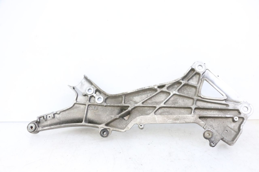 photo de FUSSRASTEN HALTEPLATTEN VORN LINKS HONDA ST PAN EUROPEAN 1300 (2002 - 2013) - Details der Befestigungspunkte