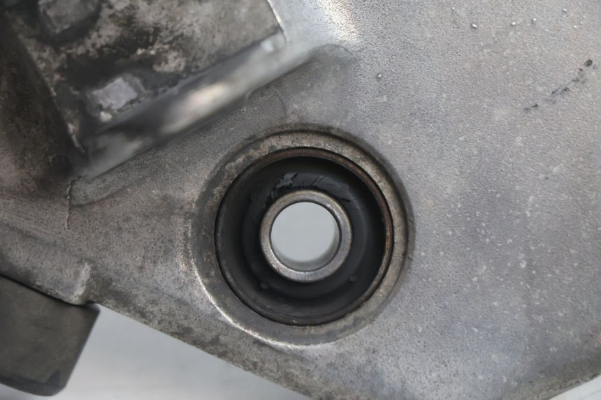 photo de FUSSRASTEN HALTEPLATTEN VORN LINKS HONDA ST PAN EUROPEAN 1100 (1990 - 2002) - Zoom auf Gebrauchszustand