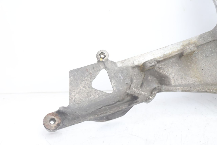 photo de FUSSRASTEN HALTEPLATTEN VORN LINKS HONDA ST PAN EUROPEAN 1100 (1990 - 2002) - Details der Befestigungspunkte