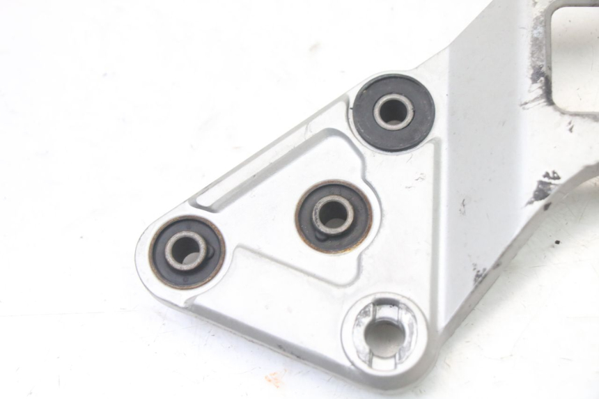 photo de FUSSRASTEN HALTEPLATTEN VORN LINKS SUZUKI GSX F GSXF 650 (2007 - 2015) - Detailansicht des Bauteils