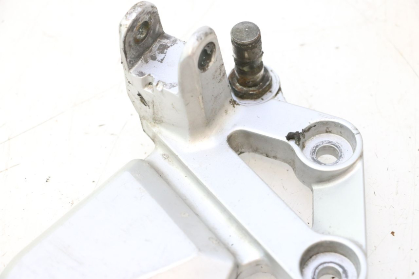 photo de FUSSRASTEN HALTEPLATTEN VORN LINKS SUZUKI SV S 650 (2003 - 2009) - Details der Befestigungspunkte