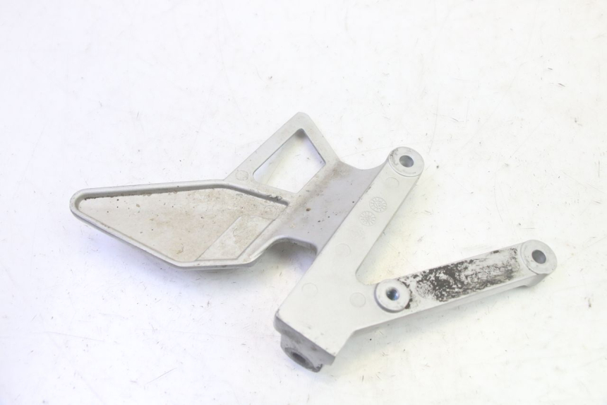 photo de FUSSRASTEN HALTEPLATTEN VORN LINKS YAMAHA TZR 50 (2008 - 2016) - Zoom auf Gebrauchszustand