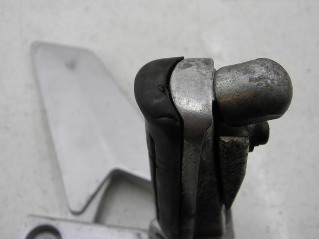 photo de FUSSRASTEN HALTEPLATTEN VORN LINKS YAMAHA FJR 1300 (2004 - 2005) - Alternative Perspektive