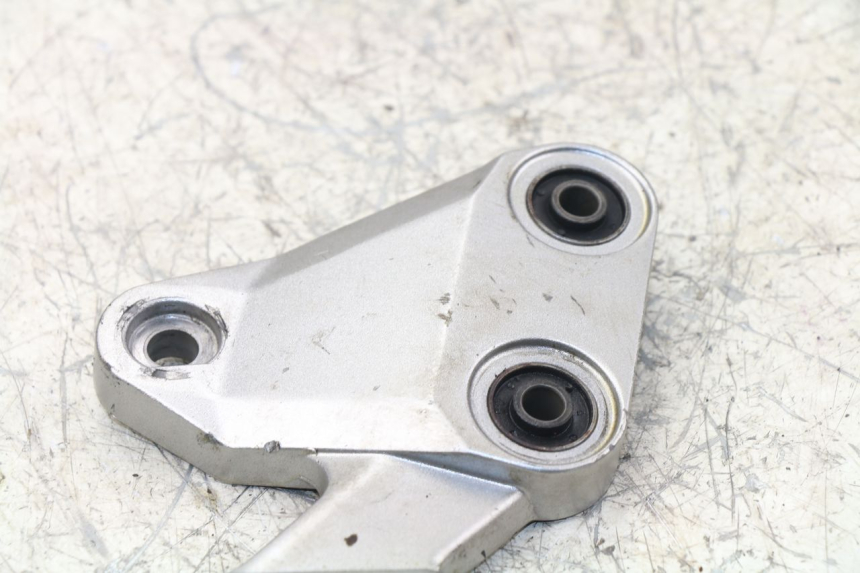 photo de FUSSRASTEN HALTEPLATTEN VORN LINKS YAMAHA FZ1 FAZER 1000 (2007 - 2009) - Zoom auf Gebrauchszustand