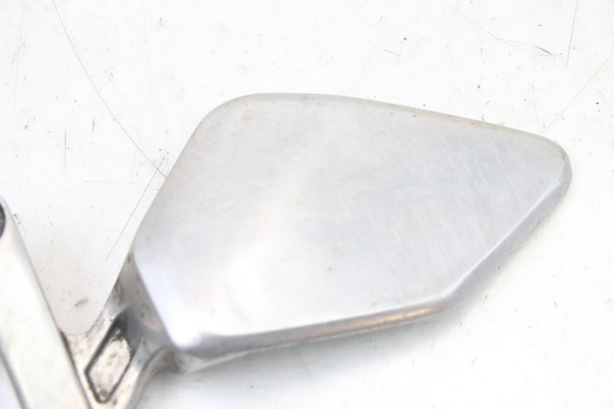 photo de LINKE VORDERE FUßRASTENHALTERUNG YAMAHA FZS FAZER 600 (2001 - 2003) - Zoom auf Gebrauchszustand