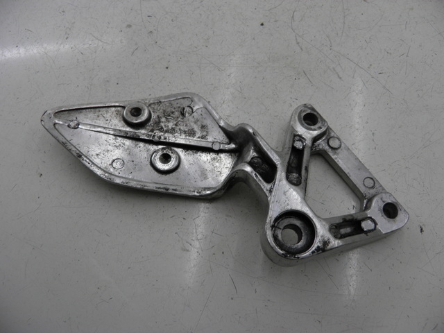 photo de LINKE VORDERE FUßRASTENHALTERUNG YAMAHA FZS FAZER 600 (1998 - 2001) - Alternative Perspektive