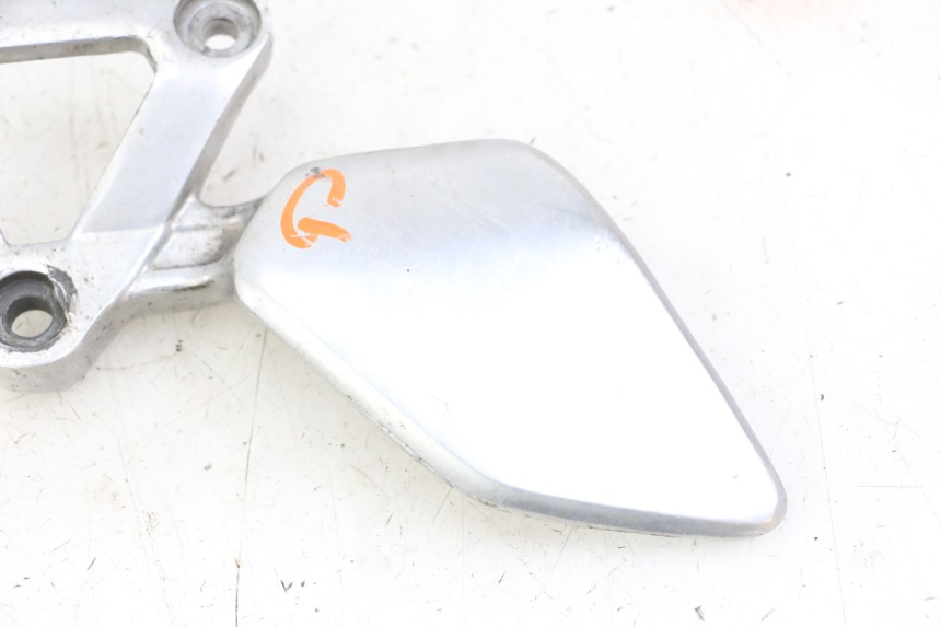 photo de LINKE VORDERE FUßRASTENHALTERUNG YAMAHA FZS FAZER 600 (2001 - 2003) - Detailansicht des Bauteils