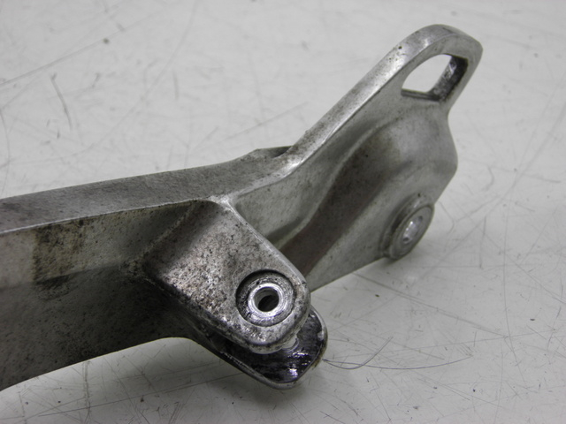 photo de FUSSRASTEN HALTEPLATTEN VORN LINKS YAMAHA TDM 900 (2004 - 2006) - Detailansicht des Bauteils