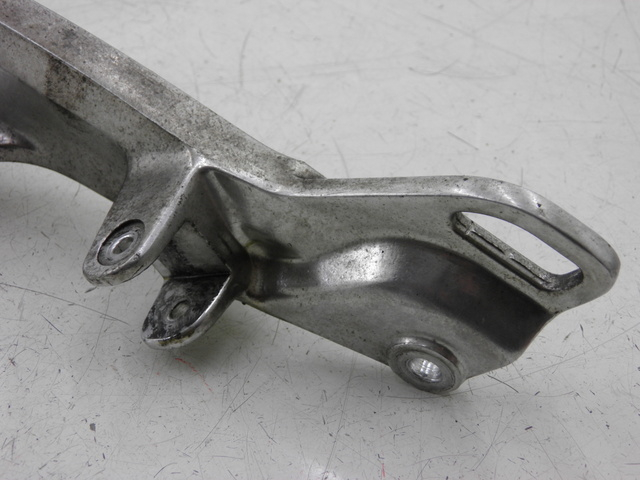 photo de FUSSRASTEN HALTEPLATTEN VORN LINKS YAMAHA TDM 900 (2004 - 2006) - Technische Nahaufnahme