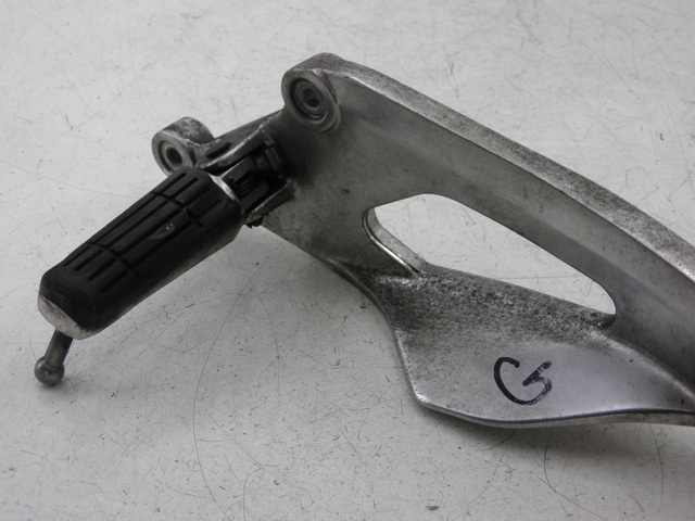 photo de FUSSRASTEN HALTEPLATTEN VORN LINKS YAMAHA TDM 900 (2004 - 2006) - Details der Befestigungspunkte