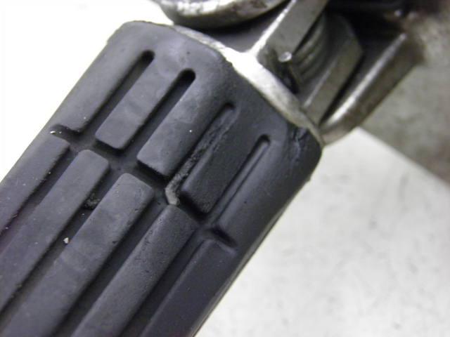 photo de FUSSRASTEN HALTEPLATTEN VORN LINKS YAMAHA TDM 900 (2004 - 2006) - Oberflächenzustand und Material