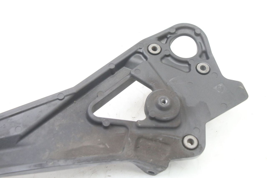 photo de FUSSRASTEN HALTEPLATTEN VORN LINKS YAMAHA XJ6 600 (2008 - 2016) - Oberflächenzustand und Material