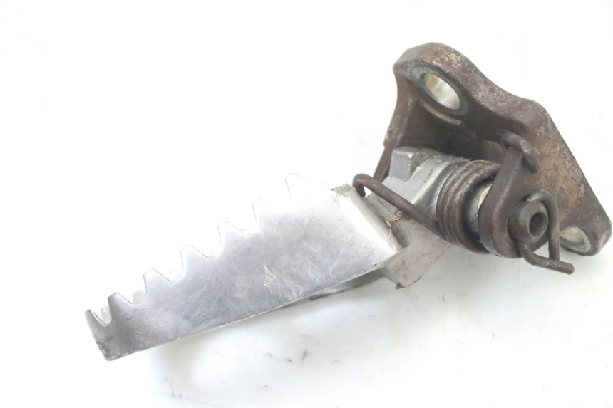 photo de FUSSRASTEN HALTEPLATTEN VORN LINKS YAMAHA YZ 125 (2006 - 2016) - Zoom auf Gebrauchszustand