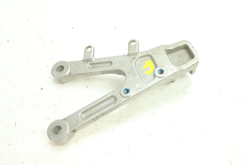 photo de FUSSRASTEN HALTEPLATTEN VORN LINKS YAMAHA YZF R6 600 (2008 - 2009) - Alternative Perspektive