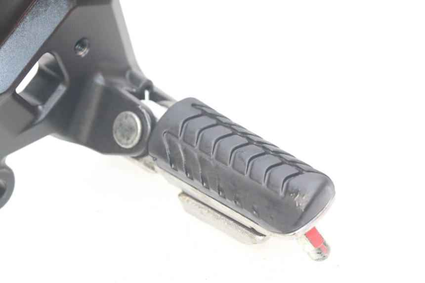 photo de FUSSRASTEN HALTEPLATTEN VORN LINKS KAWASAKI Z 650 (2016 - 2019) - Detailansicht des Bauteils