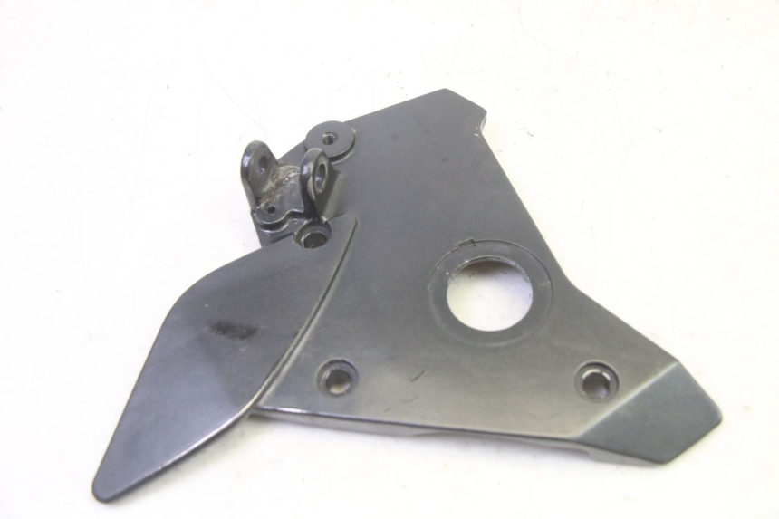 photo de FUSSRASTEN HALTEPLATTEN VORN LINKS KAWASAKI ZR 7 750 (1999 - 2004) - Zoom auf Gebrauchszustand