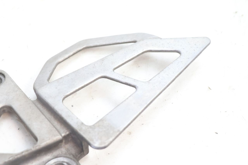 photo de FUSSRASTEN HALTEPLATTEN VORN LINKS KAWASAKI ZX-6R ZX6R 600 (1995 - 1997) - Zoom auf Gebrauchszustand