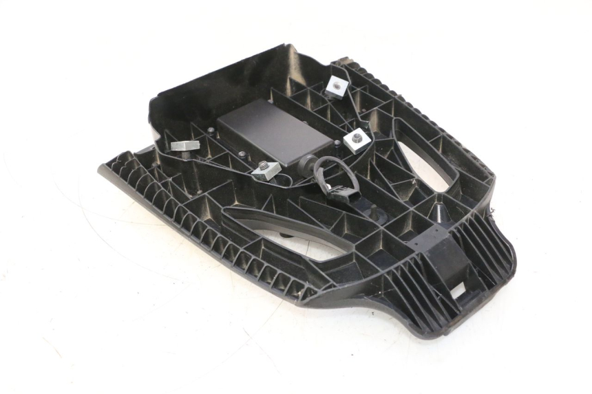 photo de GEPÄCKTRÄGER PIAGGIO MP3 HPE 530 (2022 - 2026) - Details der Befestigungspunkte