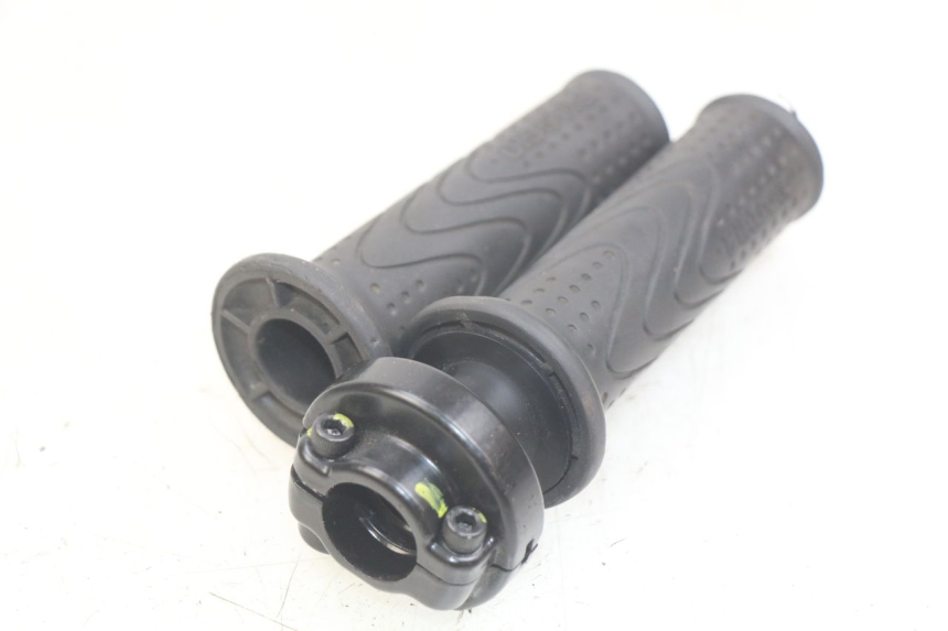 photo de GASGRIFF PIAGGIO FLY 4T 50 (2013 - 2017) - Alternative Perspektive