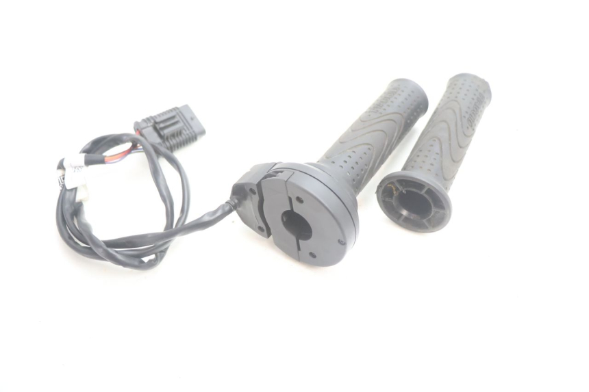 photo de GASGRIFF PIAGGIO MP3 HPE 530 (2022 - 2026) - Alternative Perspektive