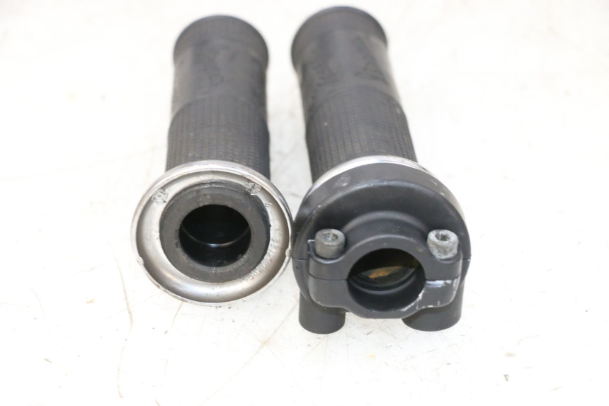 photo de GASGRIFF PIAGGIO VESPA GTS SUPER IE 125 (2009 - 2016) - Details der Befestigungspunkte