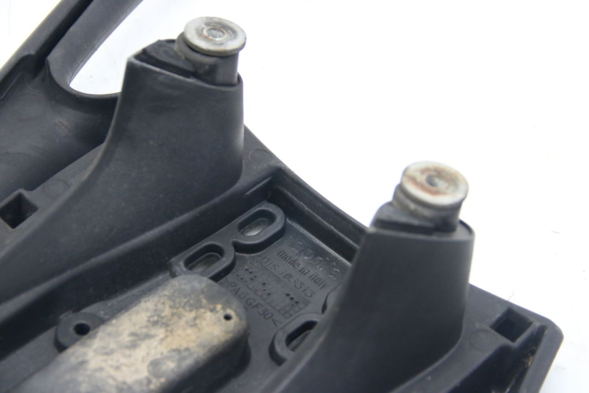 photo de HINTERRADGRIFF APRILIA ATLANTIC 500 (2002 - 2003) - Details der Befestigungspunkte
