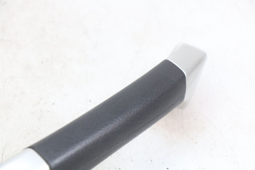 photo de RECHTER HINTERER GRIFF PIAGGIO MP3 LT 400 (2007 - 2012) - Detailansicht des Bauteils