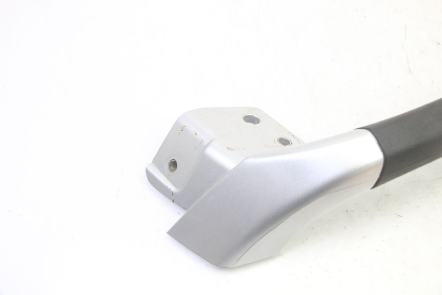 photo de RECHTER HINTERER GRIFF PIAGGIO MP3 RL 250 (2006 - 2010) - Zoom auf Gebrauchszustand