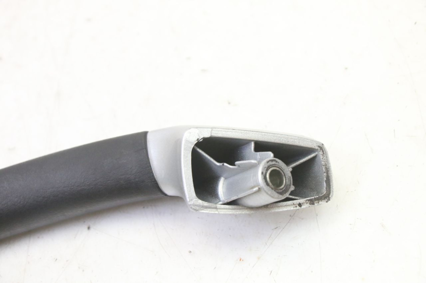 photo de RECHTER HINTERER GRIFF PIAGGIO MP3 RL 250 (2006 - 2010) - Details der Befestigungspunkte