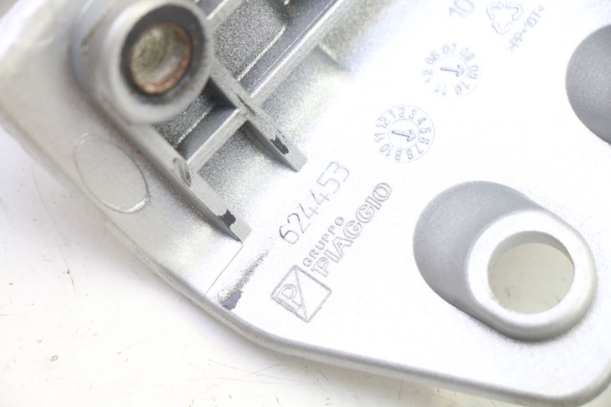 photo de RECHTER HINTERER GRIFF PIAGGIO MP3 RL 250 (2006 - 2010) - Oberflächenzustand und Material