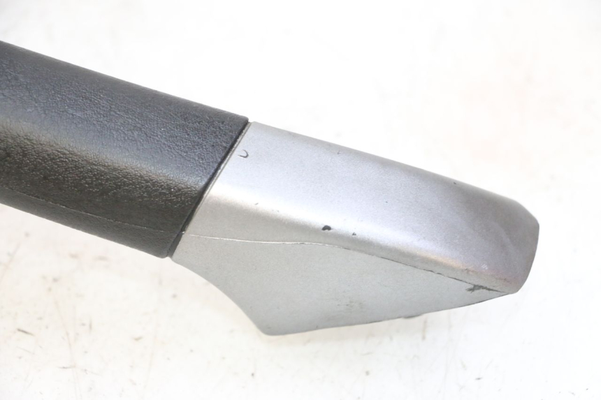 photo de HALTEGRIFF RECHTS PIAGGIO MP3 125 (2006 - 2014) - Oberflächenzustand und Material