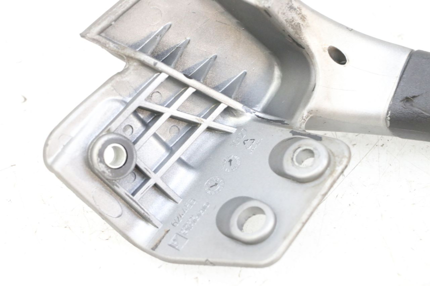 photo de HALTEGRIFF RECHTS PIAGGIO MP3 125 (2006 - 2014) - Zoom auf Gebrauchszustand